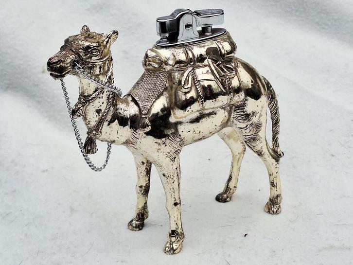 Vintage Kameel Aansteker - Zilverkleurig, Verzamelen, Rookartikelen, Aanstekers en Luciferdoosjes, Gebruikt, Aansteker, Ophalen of Verzenden
