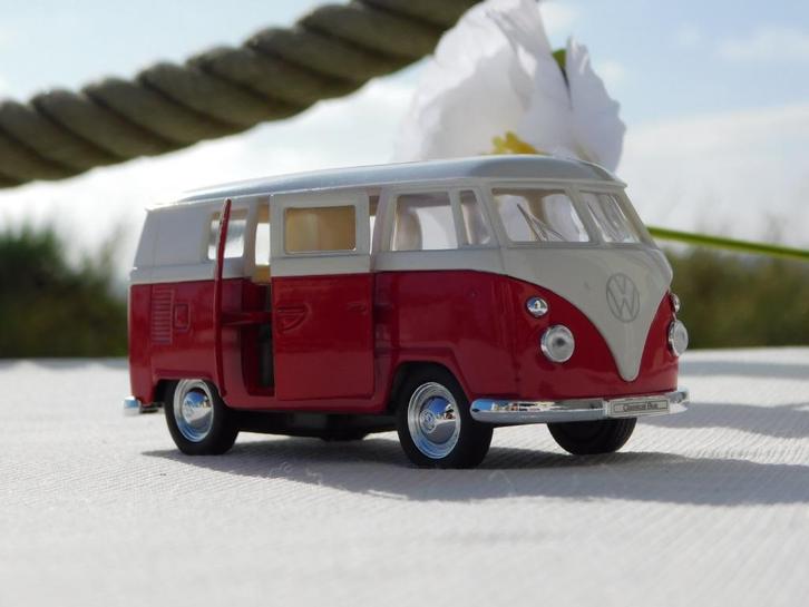 VOLKSWAGEN BUS.Miniatuur 1962 Classical Bus.Welly Modelwagen, Hobby en Vrije tijd, Modelbouw | Auto's en Voertuigen, Nieuw, Overige typen