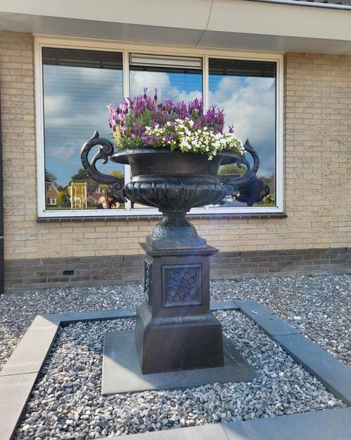 Gietijzeren tuinvazen tuinvaas bloempot bloembak op sokkel, Tuin en Terras, Tuinvazen, Nieuw, Ophalen