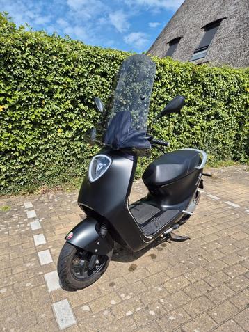 Stijlvolle elektrische scooter te koop! beschikbaar voor biedingen