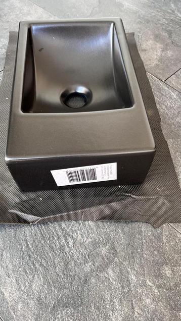   Fontein wasbak voor de wc beschikbaar voor biedingen