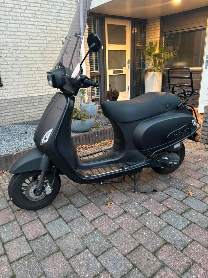 La souris rs scooter brom, Fietsen en Brommers, Snorfietsen en Snorscooters, Zo goed als nieuw, Overige merken, Benzine, Ophalen