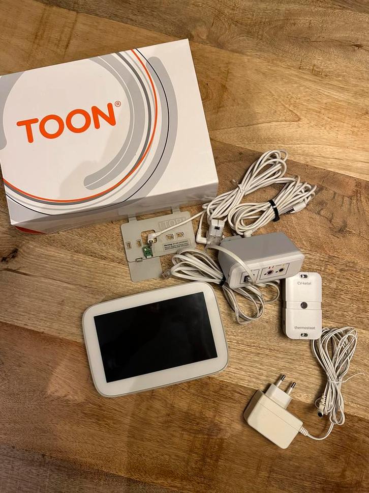 Compleet werkende Toon V2 Slimme Thermostaat set, Doe-het-zelf en Verbouw, Thermostaten, Zo goed als nieuw, Slimme thermostaat