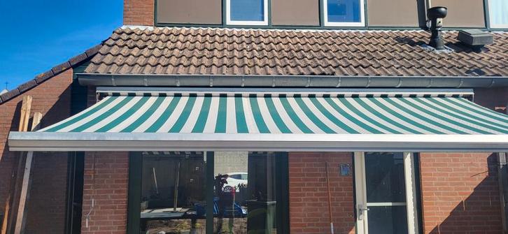 Mooie Knikarmscherm - 500cm breedt, Tuin en Terras, Zonneschermen, Gebruikt, Knikarmscherm, 150 tot 300 cm, 450 cm of meer, Ophalen