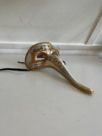 Venetiaans masker beschikbaar voor biedingen