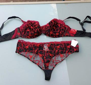 Lingerieset van Ulla 100E string 50 Nieuw met kaartjes beschikbaar voor biedingen
