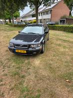 Volvo V40 1.8 2002 Zwart, Auto's, 65 €/maand, Zwart, 4 cilinders, Leder en Stof