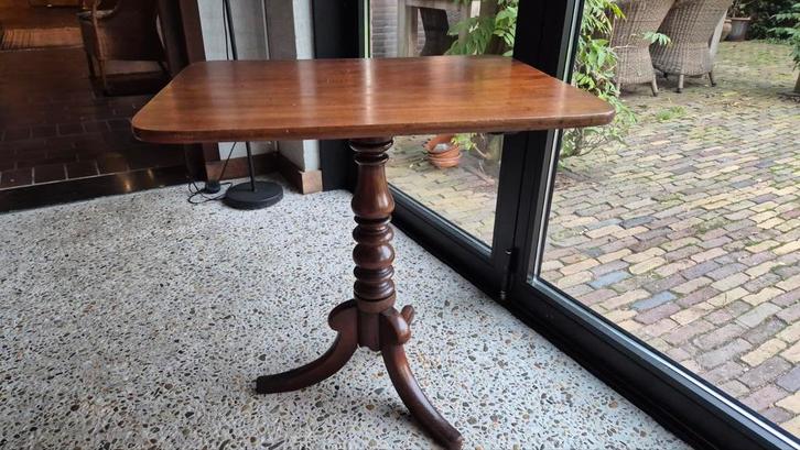 Antieke bijzettafel, mahonie hout (?), Antiek en Kunst, Antiek | Meubels | Tafels, Ophalen
