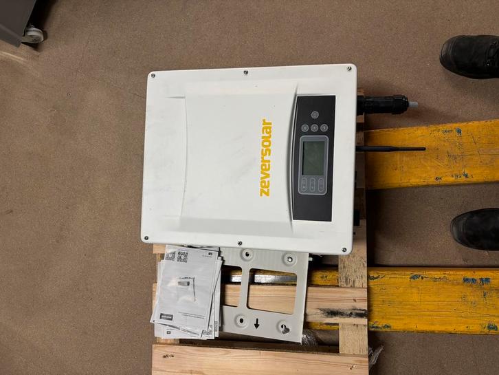 Zeversolar omvormer, Hobby en Vrije tijd, Elektronica-componenten, Zo goed als nieuw, Ophalen