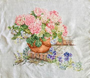 Borduurwerk, zijde, hortensia, viooltje, vintage  beschikbaar voor biedingen
