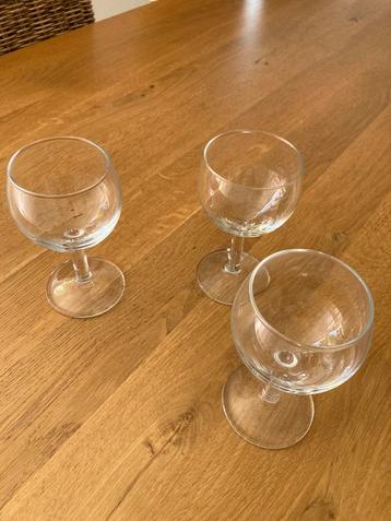 WIJNGLAZEN.   38. STUKS beschikbaar voor biedingen