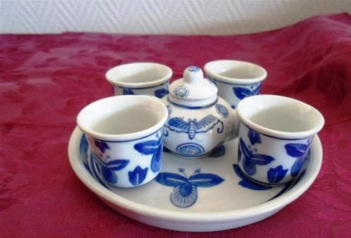 Miniatuur Theesetje: Theepotje en 4 napjes op dienblad, Huis en Inrichting, Keuken | Servies, Zo goed als nieuw, Overige typen