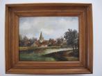 Schilderijtje met kerkje en boerderijen, Huis en Inrichting, Woonaccessoires | Schilderijen, Tekeningen en Foto's, Minder dan 50 cm