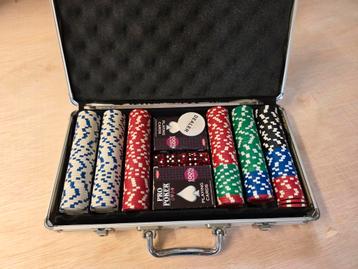Pokerkoffer – Compleet set met chips en kaarten beschikbaar voor biedingen