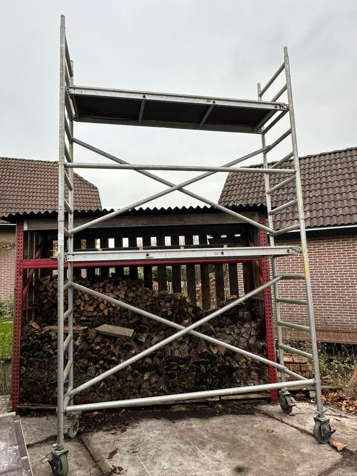 Altrex aluminium rolsteiger, Doe-het-zelf en Verbouw, Steigers, Gebruikt, Gevelsteiger, 5 meter of hoger, Ophalen