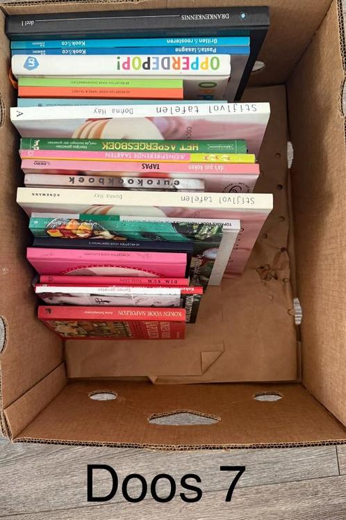 Partij Kookboeken (Doos 7) - Donna Hay, Thema Kookboeken, Boeken, Kookboeken, Zo goed als nieuw, Voorgerechten en Soepen, Hoofdgerechten