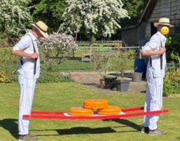 Kaasdragers kleding kaasbaar 2x nep kaas Holland carnaval  beschikbaar voor biedingen