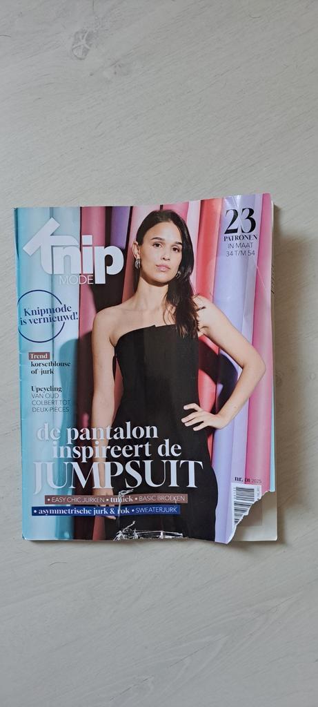 Knipmode 01/2025 - Patronenblad, Hobby en Vrije tijd, Kledingpatronen, Gebruikt, Overige typen, Vrouw, Knipmode, Ophalen of Verzenden