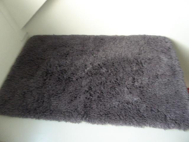 badmat Badmat grijs hoogpolig, 57 x 97 cm., Huis en Inrichting, Badkamer | Badtextiel en Accessoires, Zo goed als nieuw, Badmat