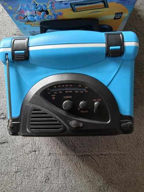 Blauwe koelbox met  AM/FM radio, Type LC ET-0075, Caravans en Kamperen, Koelboxen, Nieuw, Koelbox, Koelelement, Ophalen