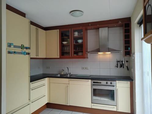 Keuken in een L opstelling., Huis en Inrichting, Keuken | Complete keukens, Gebruikt, Hoekkeuken, Graniet of Steen, Ophalen