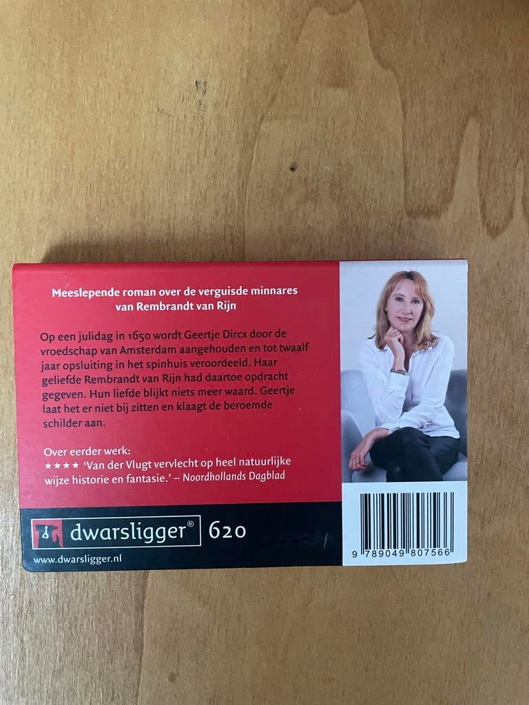Dwarsligger - Schildersliefde - Simone van der Vlugt, Boeken, Ophalen of Verzenden, Zo goed als nieuw