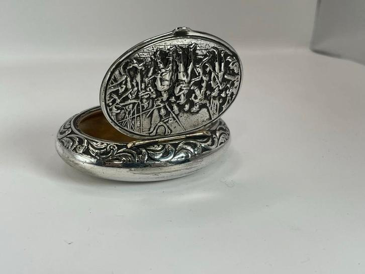 Zilveren snuifdoos met Nachtwacht tafereel, Antiek en Kunst, Antiek | Goud en Zilver, Zilver, Ophalen of Verzenden