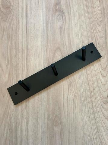 Zwarte Wandkapstok - Modern Design beschikbaar voor biedingen