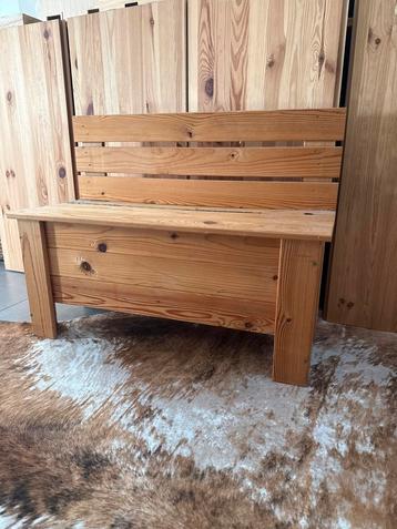 Houten Klepbankje beschikbaar voor biedingen