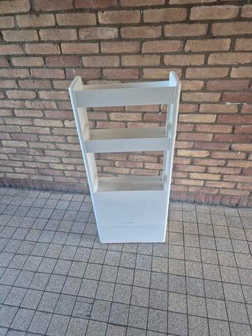 Smal kastje met 2 lades