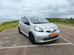 Toyota Aygo | NIEUWE KOPPELING | SUBWOOFER | CARPLAY | AIRCO, Voorwielaandrijving, Stof, Zwart, 4 stoelen