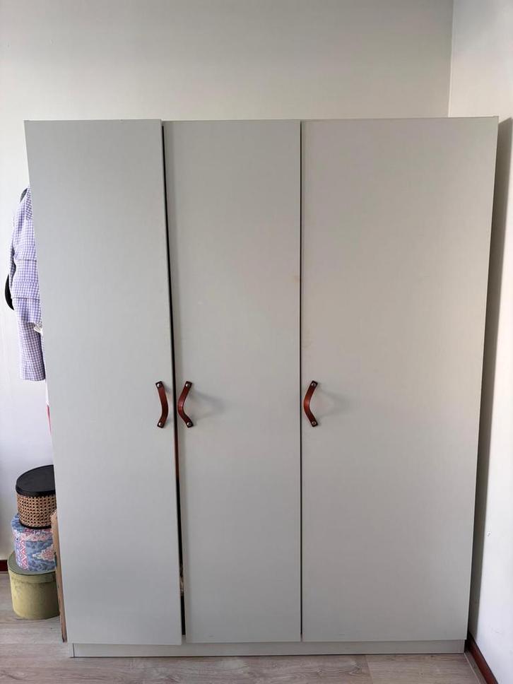 2 ikea kledingkasten met nieuwe hippe bruine greep, Huis en Inrichting, Kasten | Kledingkasten, Zo goed als nieuw, 150 tot 200 cm