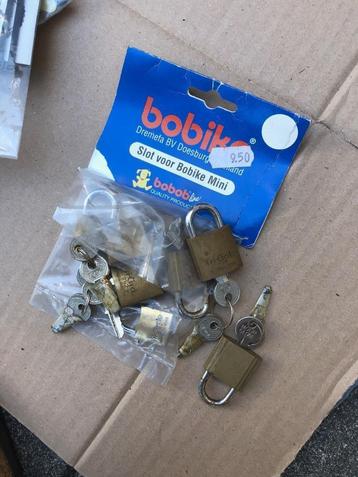 Partijtje Bobike sloten. Slot stoeltje. beschikbaar voor biedingen
