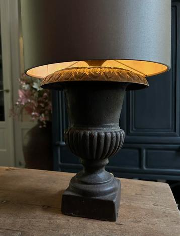 Gietijzeren tafel lamp zonder de kap sober sleets landelijk beschikbaar voor biedingen