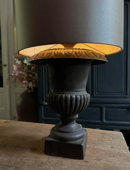 Gietijzeren tafel lamp zonder de kap sober sleets landelijk, Huis en Inrichting, Lampen | Tafellampen, Zo goed als nieuw, Minder dan 50 cm