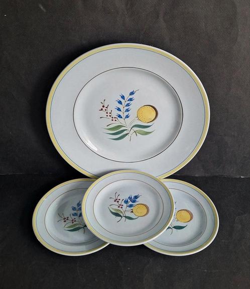 Arabia Finland schaal met 3 bordjes.Type Windflower 1955., Huis en Inrichting, Keuken | Servies, Gebruikt, Schaal of Schalen, Overige stijlen