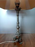 Een fraaie tafellamp in klassieke stijl. 71 cm. hoog., Metaal, Gebruikt, 50 tot 75 cm, Klassiek