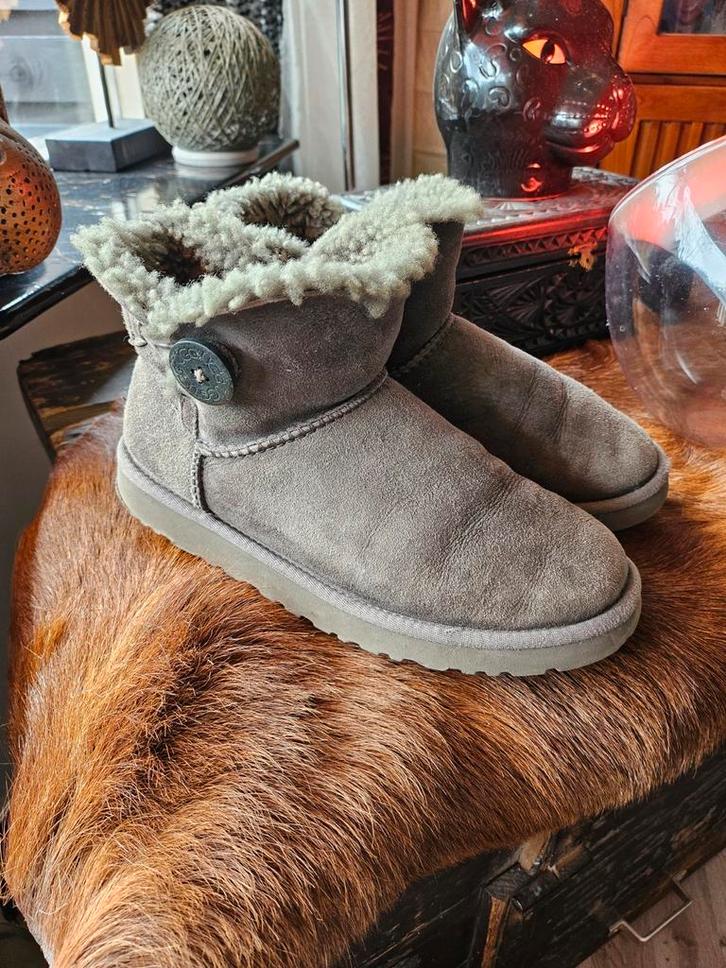 Ugg Bailey Button Mini Grijs Maat 38, Kleding | Dames, Schoenen, Gedragen, Lage of Enkellaarzen, Grijs, Ophalen of Verzenden