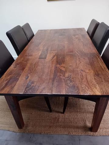 Teak houten tafel beschikbaar voor biedingen