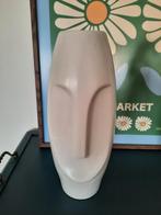 Vtwonen vaas beige & stone nordic face vaas wit, Overige kleuren, Aardewerk of Porselein, Ophalen of Verzenden, Zo goed als nieuw