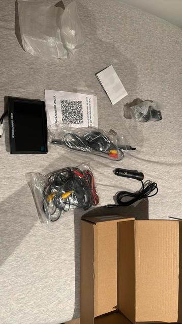 Car Essentials achteruitrijcamera nieuw 20% van normale prij beschikbaar voor biedingen