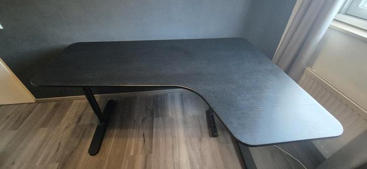 Bureau  IKEA BEKANT, Huis en Inrichting, Bureaus, Zo goed als nieuw, Bureau, In hoogte verstelbaar, Ophalen