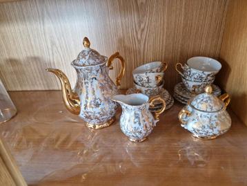 Servies te koop beschikbaar voor biedingen