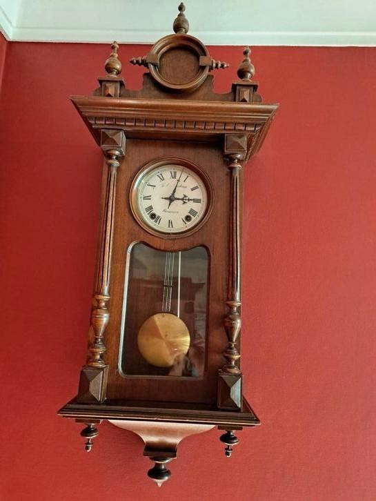 ANTIEKE KLOK 1850 MASSIEF NOTEN HOUTEN KAST + CERTIFICAAT, Antiek en Kunst, Antiek | Klokken, Ophalen