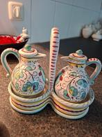 Olie/azijnstel in houder met bijpassend schaaltje, brocante, Ophalen of Verzenden, Zo goed als nieuw