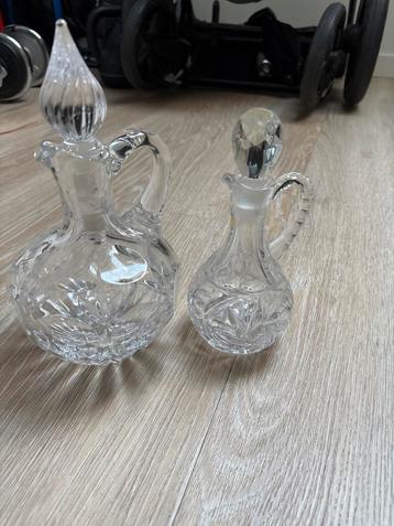 Twee Kristallen Kannetjes met Stop beschikbaar voor biedingen