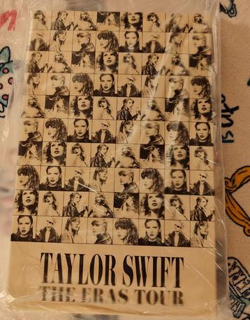Taylor Swift The Eras Tour VIP box Merch beschikbaar voor biedingen