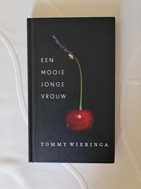 Titel: een mooie jonge vrouw / Schrijver: Tommy Wieringa, Boeken, Boekenweekgeschenken, Gelezen, Ophalen of Verzenden
