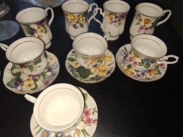 Vintage Thee Servies met Bloemenmotief beschikbaar voor biedingen