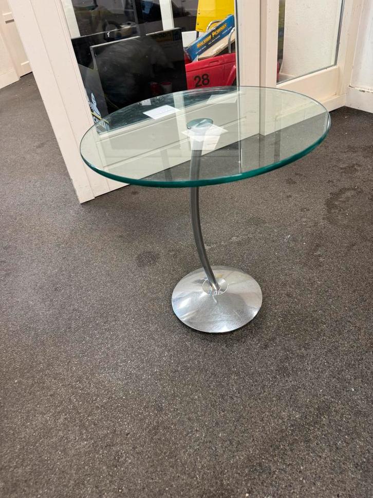 Glazen Bijzettafel met Metalen Onderstel, Huis en Inrichting, Tafels | Bijzettafels, Zo goed als nieuw, Ovaal, Minder dan 45 cm